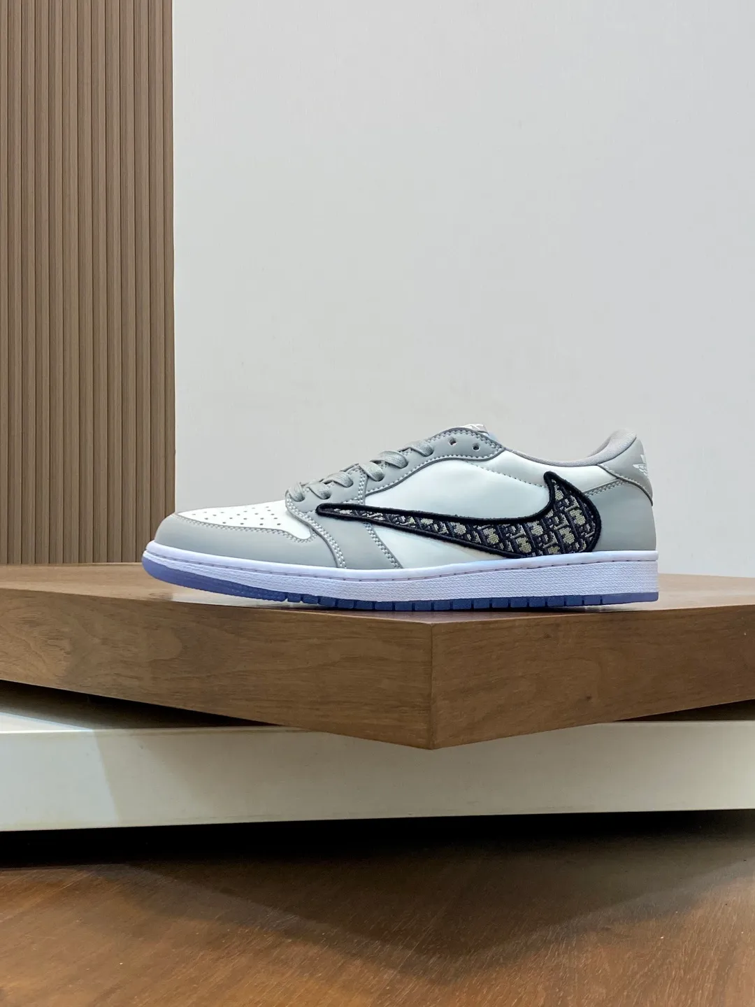 Men's shoes 💰700 [Dior-AIR] Dior co-branded model - high-end quality original single casual sports sneakers - upper: 🔝 silk calfskin, toe punching technology, tongue, brand cloth label, heel. embroidered brand logo - lining: brand canvas - outsole: original TPR·rubber·two-color molded outsole -super high quality control·fine workmanship·prominent (high-end·luxury·grade) -Size: 39-44 (38, 45, 46, can be customized)